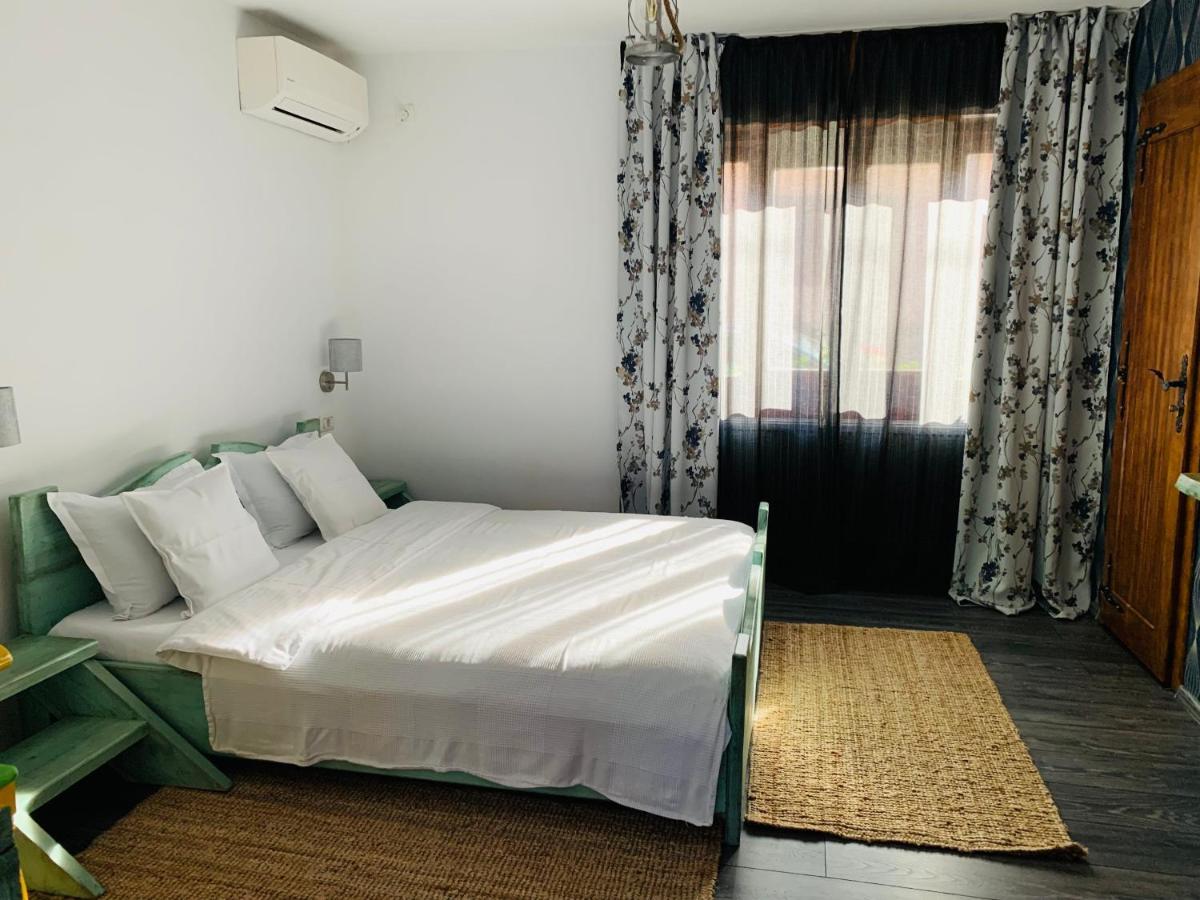 Casa "La Moara Din Gradina" Hotel Eftimie Murgu Екстериор снимка