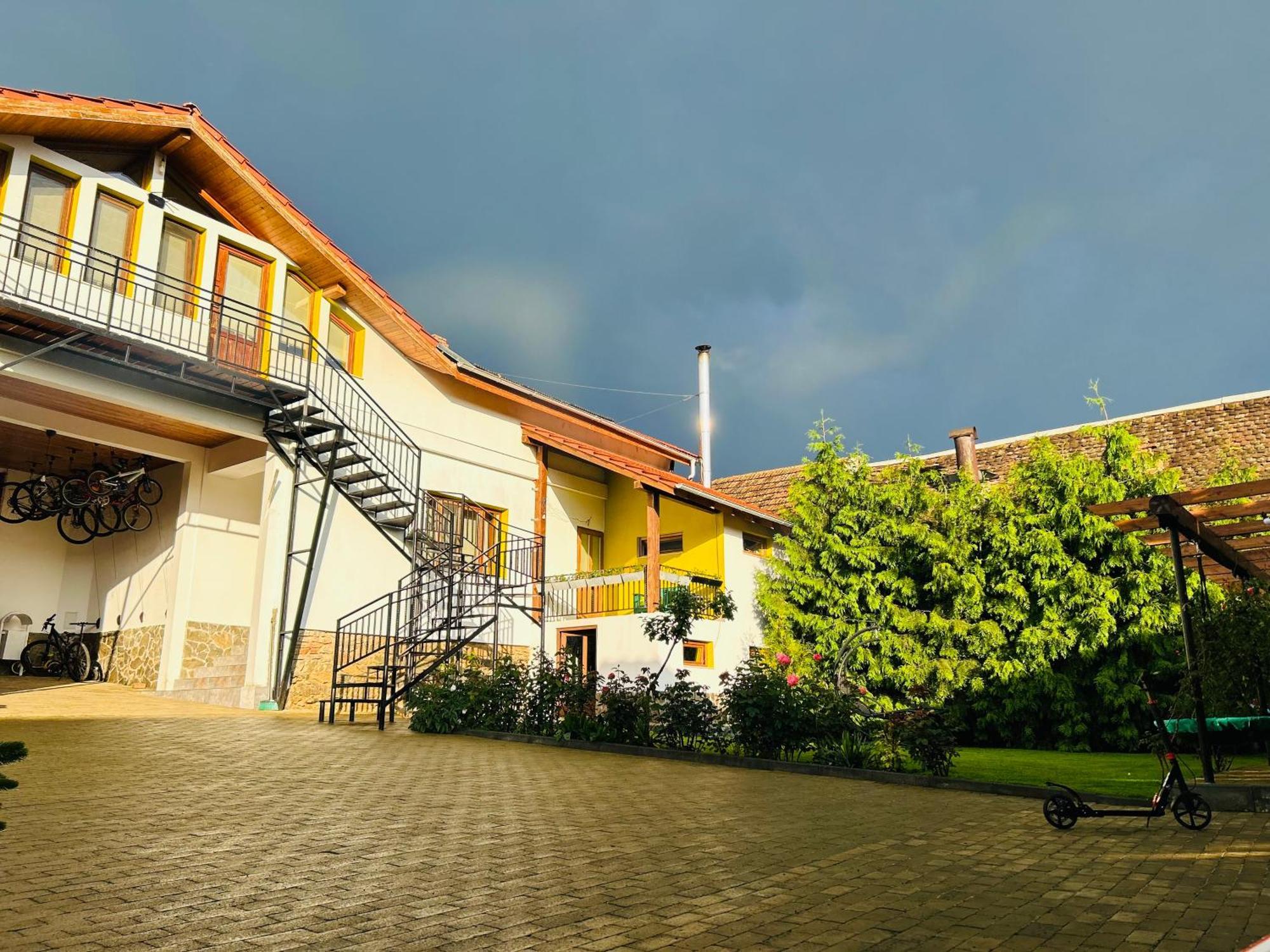 Casa "La Moara Din Gradina" Hotel Eftimie Murgu Екстериор снимка