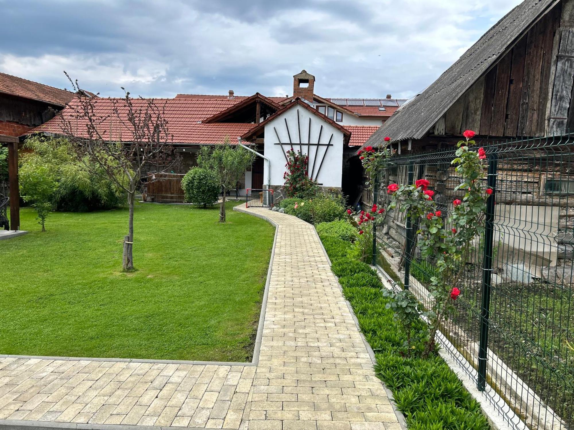 Casa "La Moara Din Gradina" Hotel Eftimie Murgu Екстериор снимка