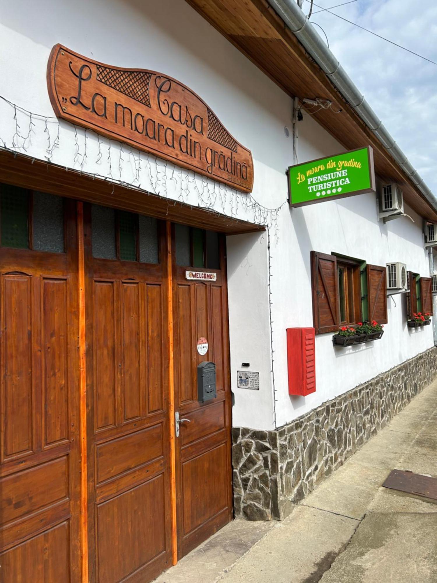 Casa "La Moara Din Gradina" Hotel Eftimie Murgu Екстериор снимка